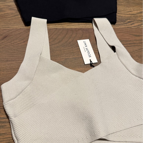 NWT Aritzia Babaton Sculpt Knit Greek Tank - Size S - Picture 5 of 6